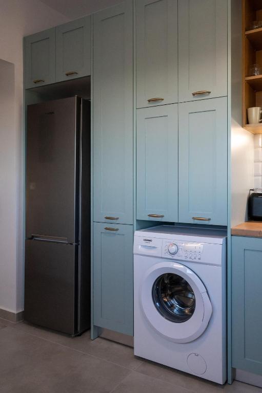 Welcome amenities and toiletries in Villa Akalli bathrooms